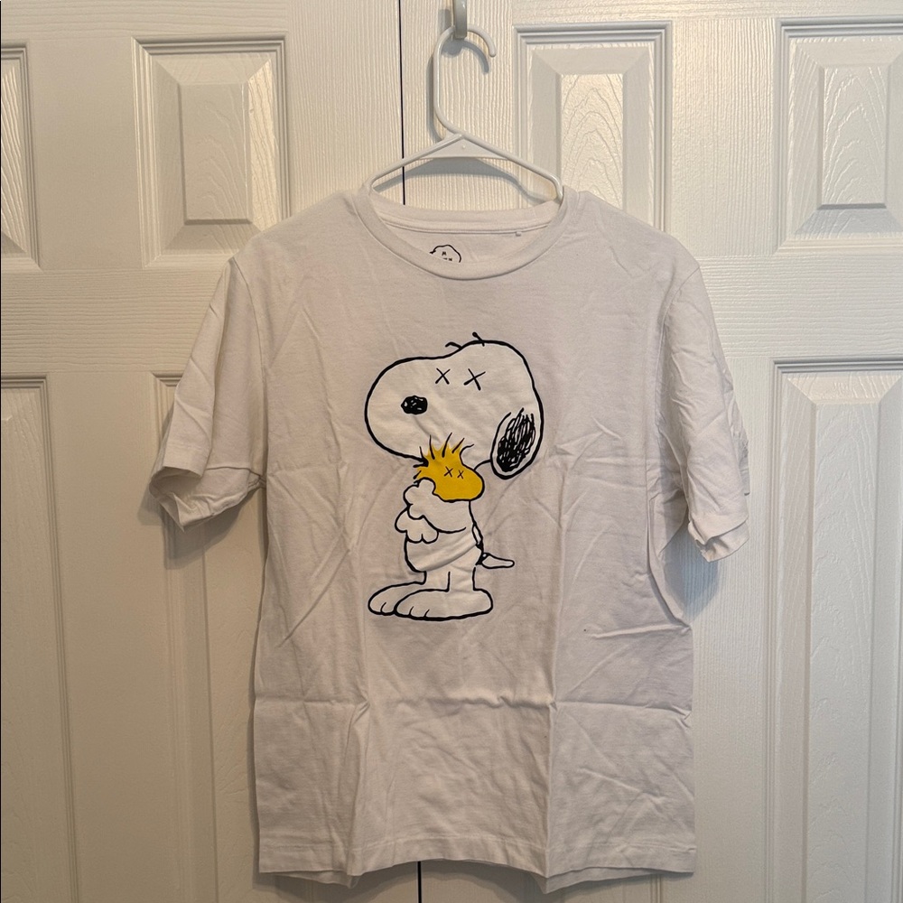 KAWS x Uniqlo x Peanuts Snoopy & Woodstock Tee size medium